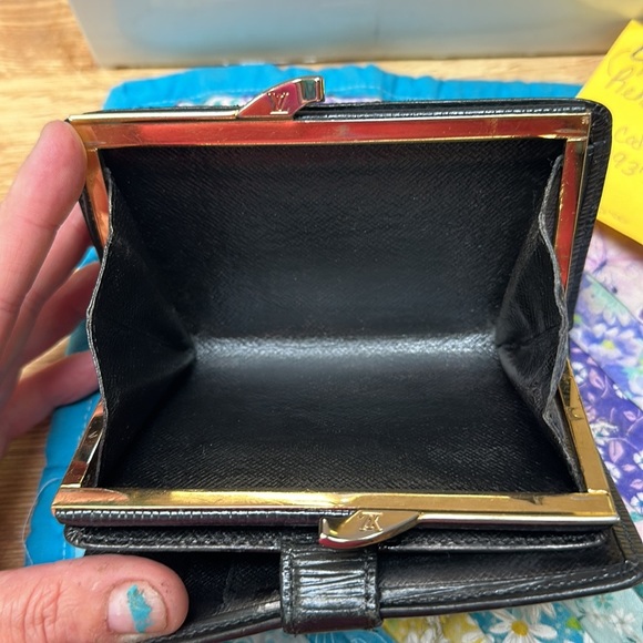 Louis vuitton black epi compact  french wallet. See pics for flaws - Picture 8 of 16